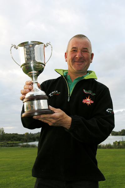 Wayne Mellings with the Midland Angler Of The Year trophy. Wayne Mellings with the Midland Angler Of The Year trophy.