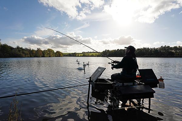 Pole Fishing On Rivers - Tom Scholey